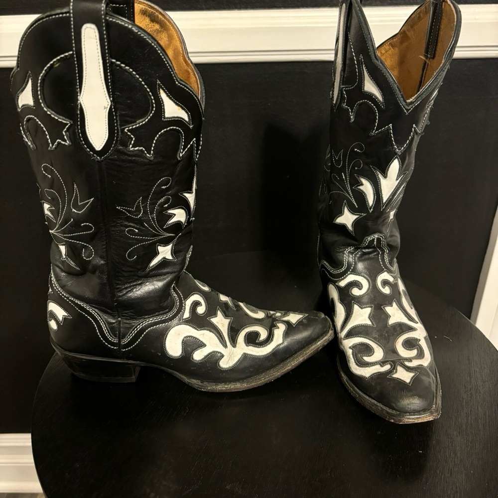 Used Black and White Cowboy Boots from Nashville